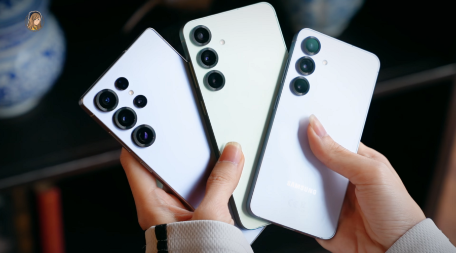 Samsung Galaxy S25 Ultra titanium blue design with 200MP camera